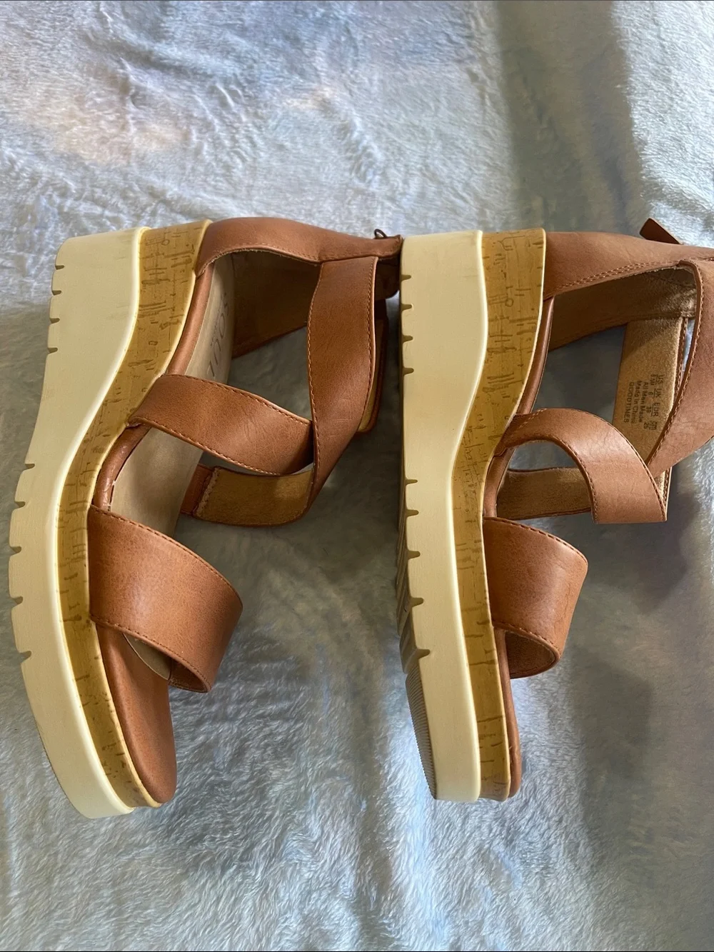 SOUL Naturalizer Strappy Wedge Sandals in Cream and Tan Size 8.5